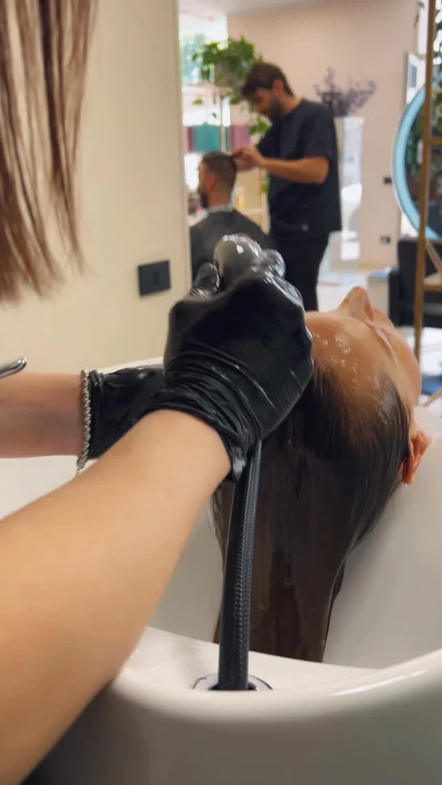 Professionisti Unique al lavoro nel salone
